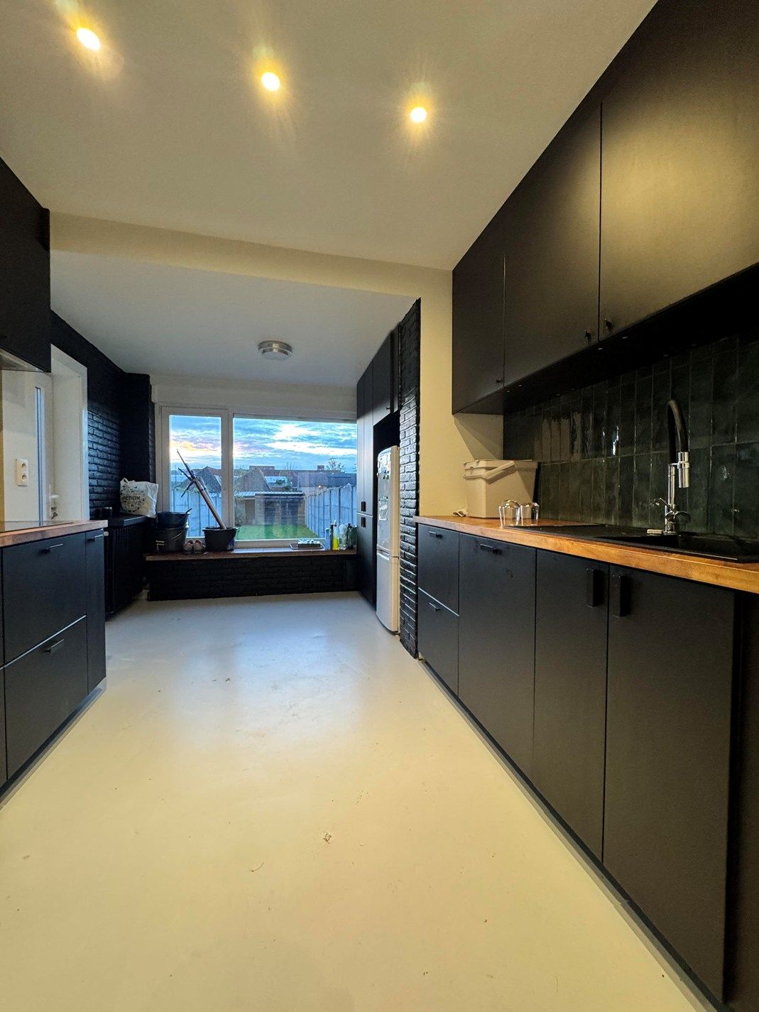 Instapklare woning met 3 slaapkamers en tuin te Roeselare foto 4