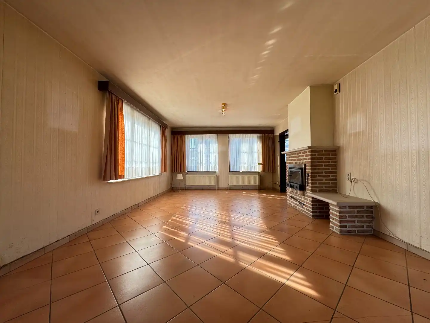 Een ruime 3-gevelwoning met tuin en garage foto 4