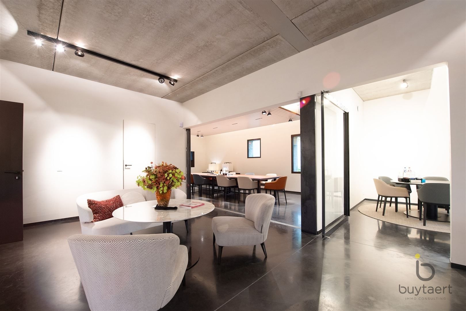 UNIEK GELIJKVLOERS APPARTEMENT OP DE KANAALSITE VAN AXEL VERVOORDT foto 8