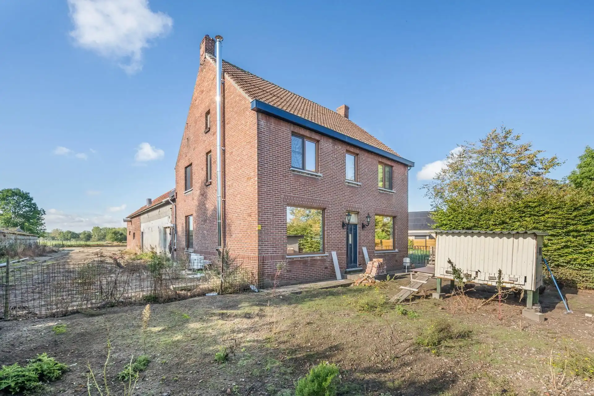 Landelijke hoeve met stallingen en potentieel. foto 2