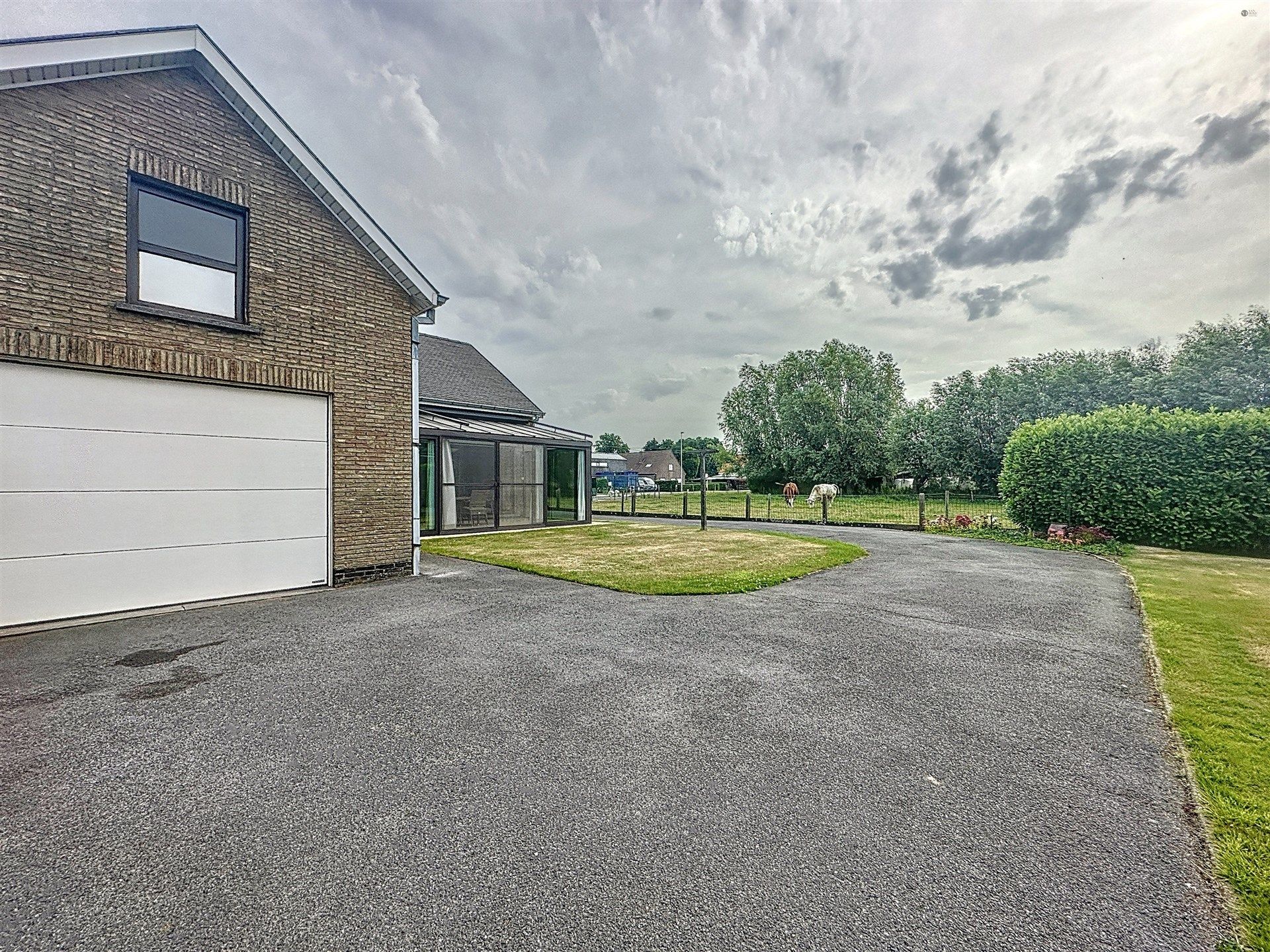 Open bebouwing met 4 slaapkamers op perceel van 2.062m² omringd door velden! foto 6