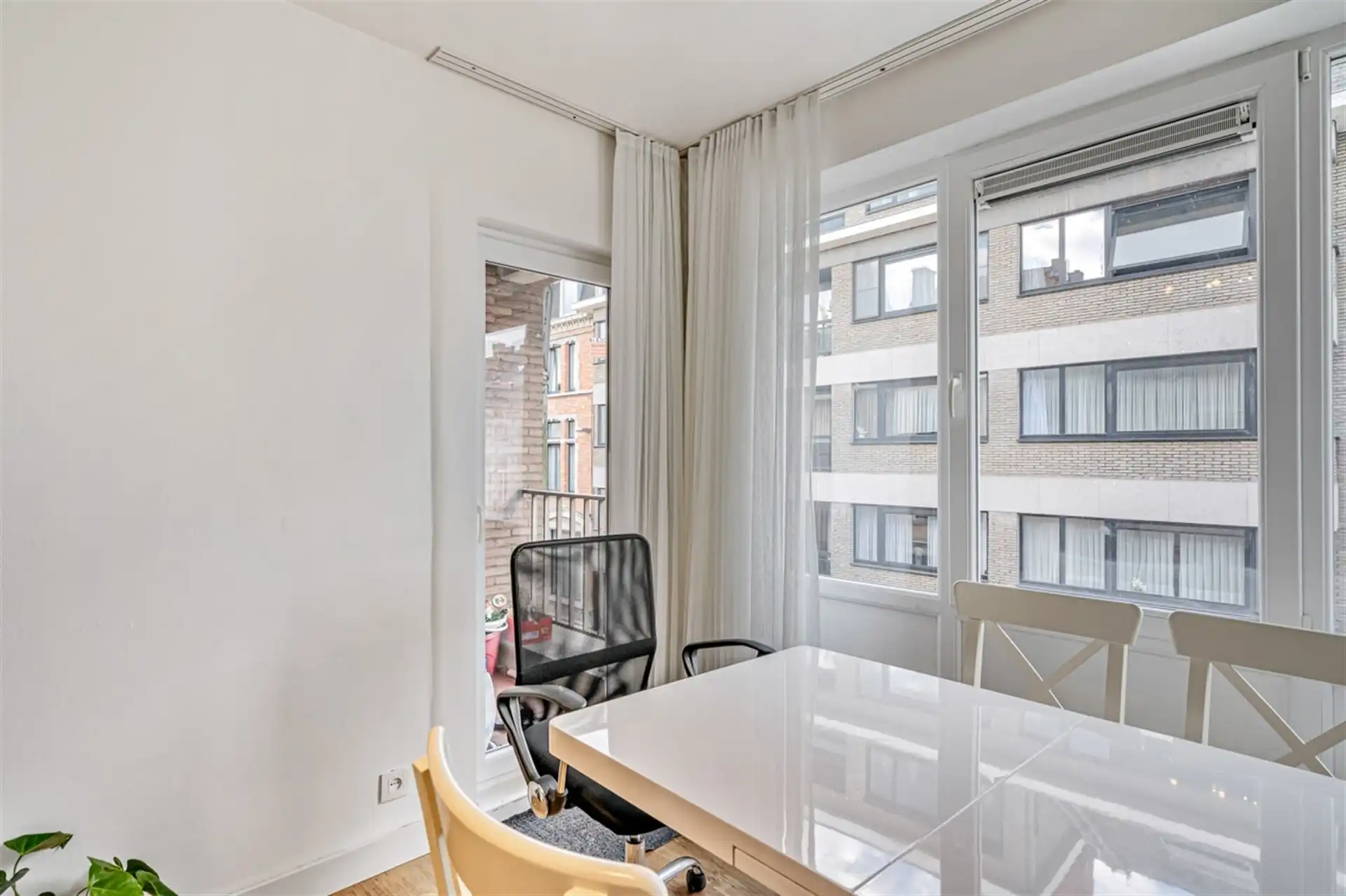 Centraal gelegen appartement met 2 slaapkamers op de tweede verdieping foto 4