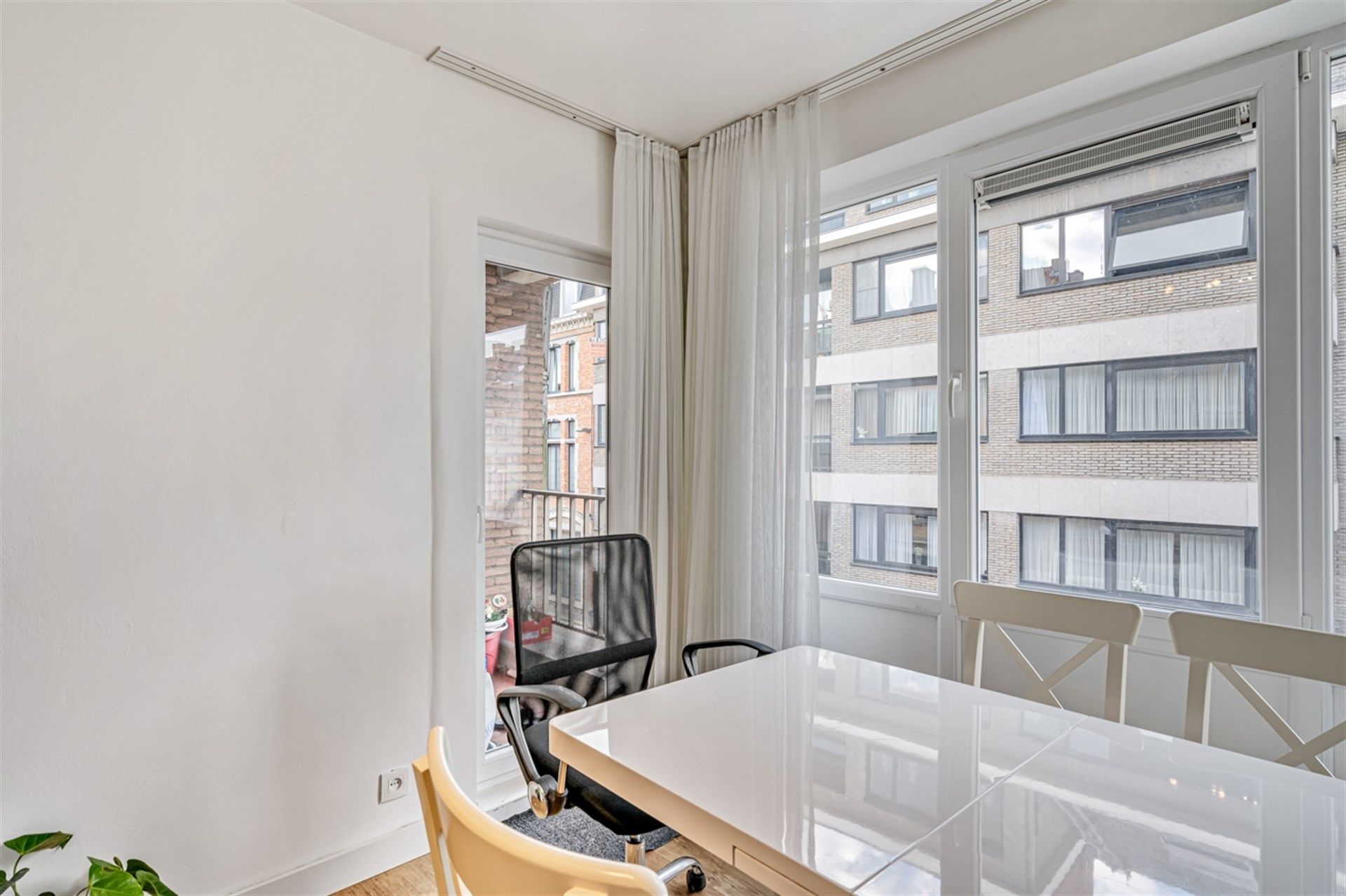 Centraal gelegen appartement met 2 slaapkamers op de tweede verdieping foto 4