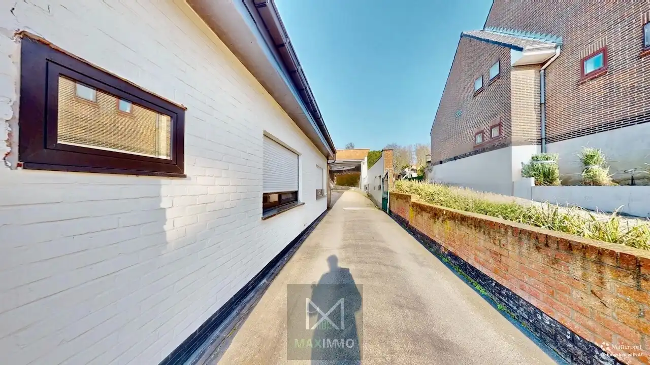 Gelijkvloerse bungalow met loods van 180 m² in het centrum van Marke foto 6