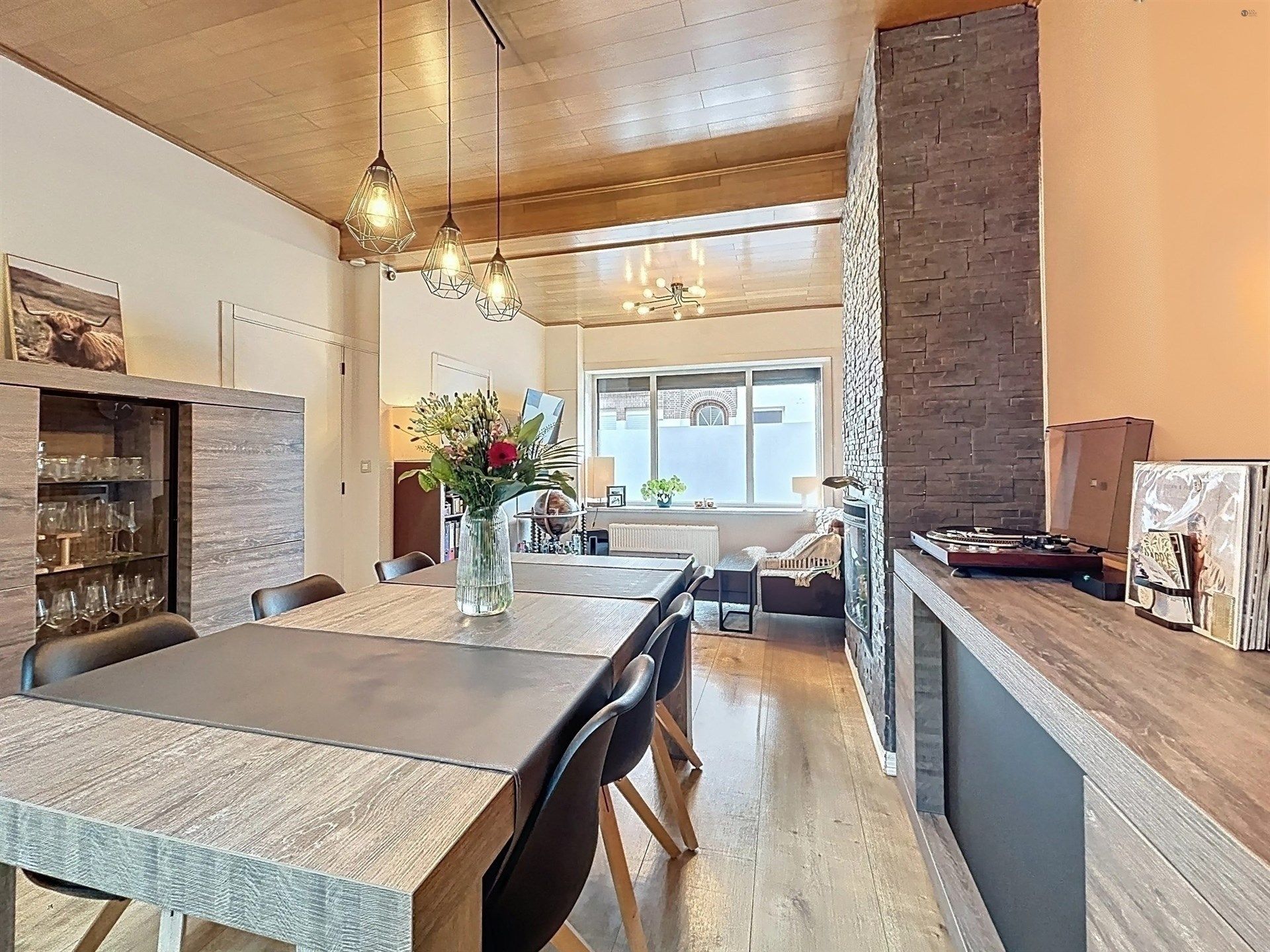 instapklare gezinswoning met 4 slaapkamers en prachtige tuin op perceel van 200m²  foto 4