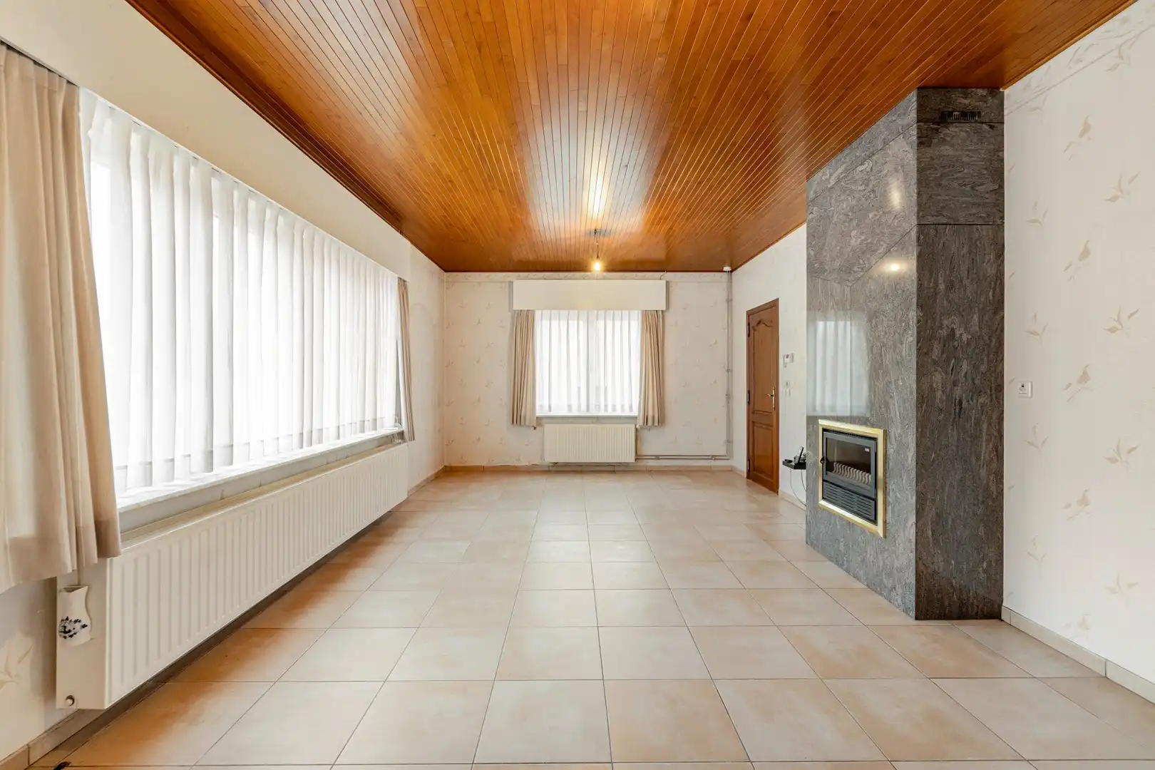 Gelijkvloerse bungalow met 2 slaapkamers, garage en riante tuin op toplocatie foto 6