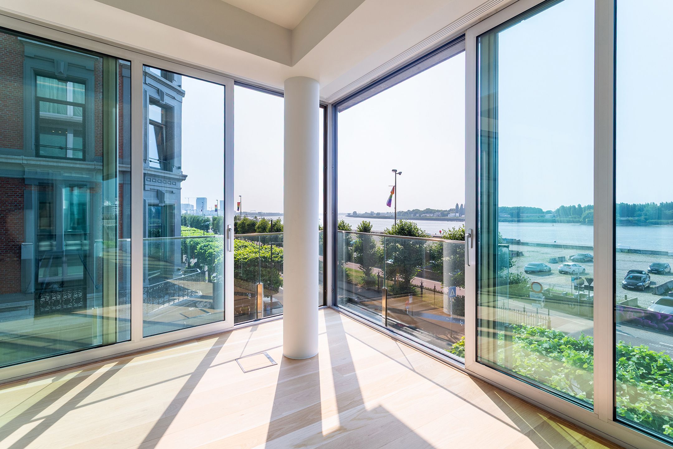 Prachtig hoekapp (161m²) met zicht op de Schelde en met terras foto 9