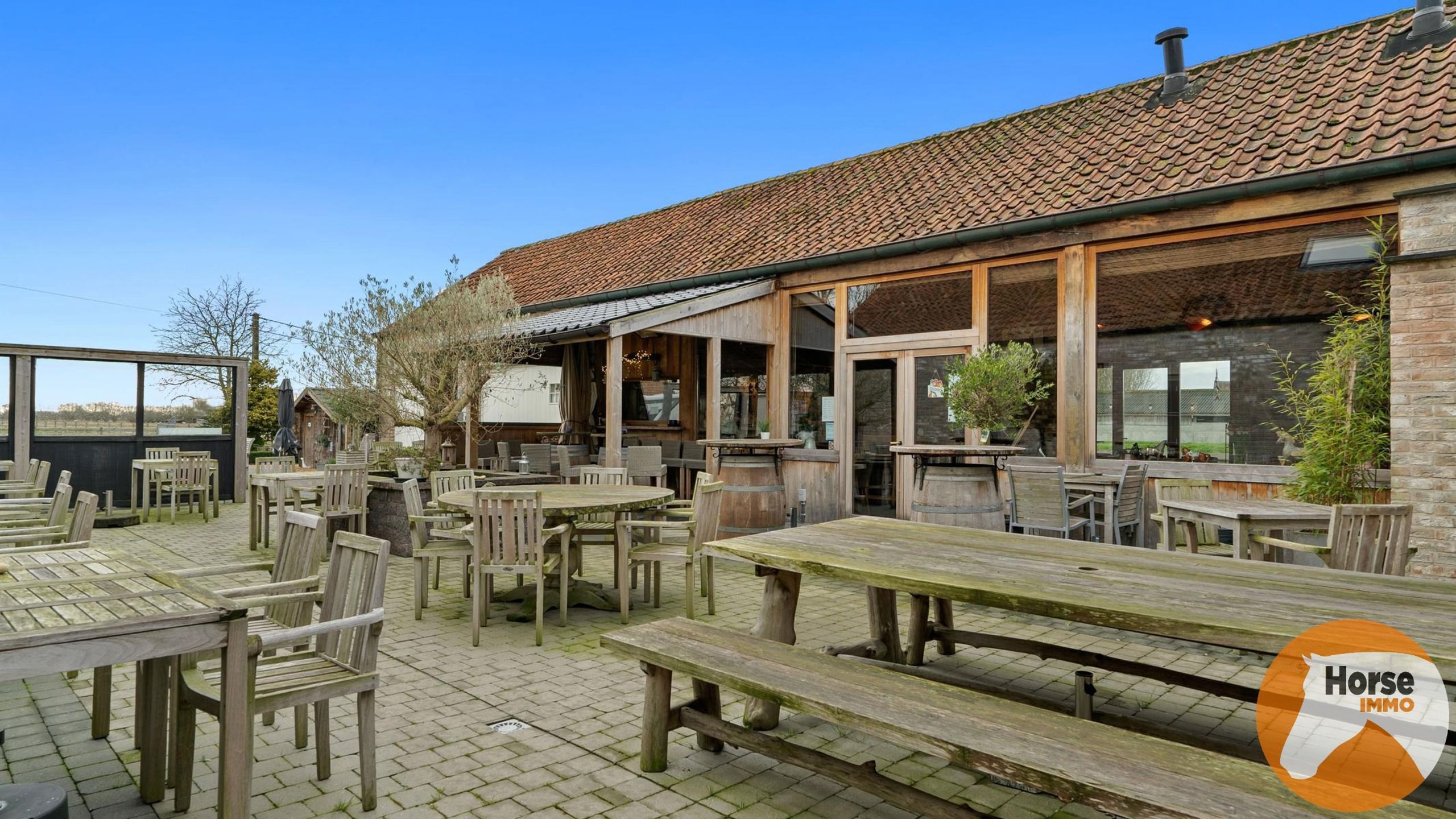 DAMME – Instapklare paardeneigendom, piste en extra woonhuis foto 14