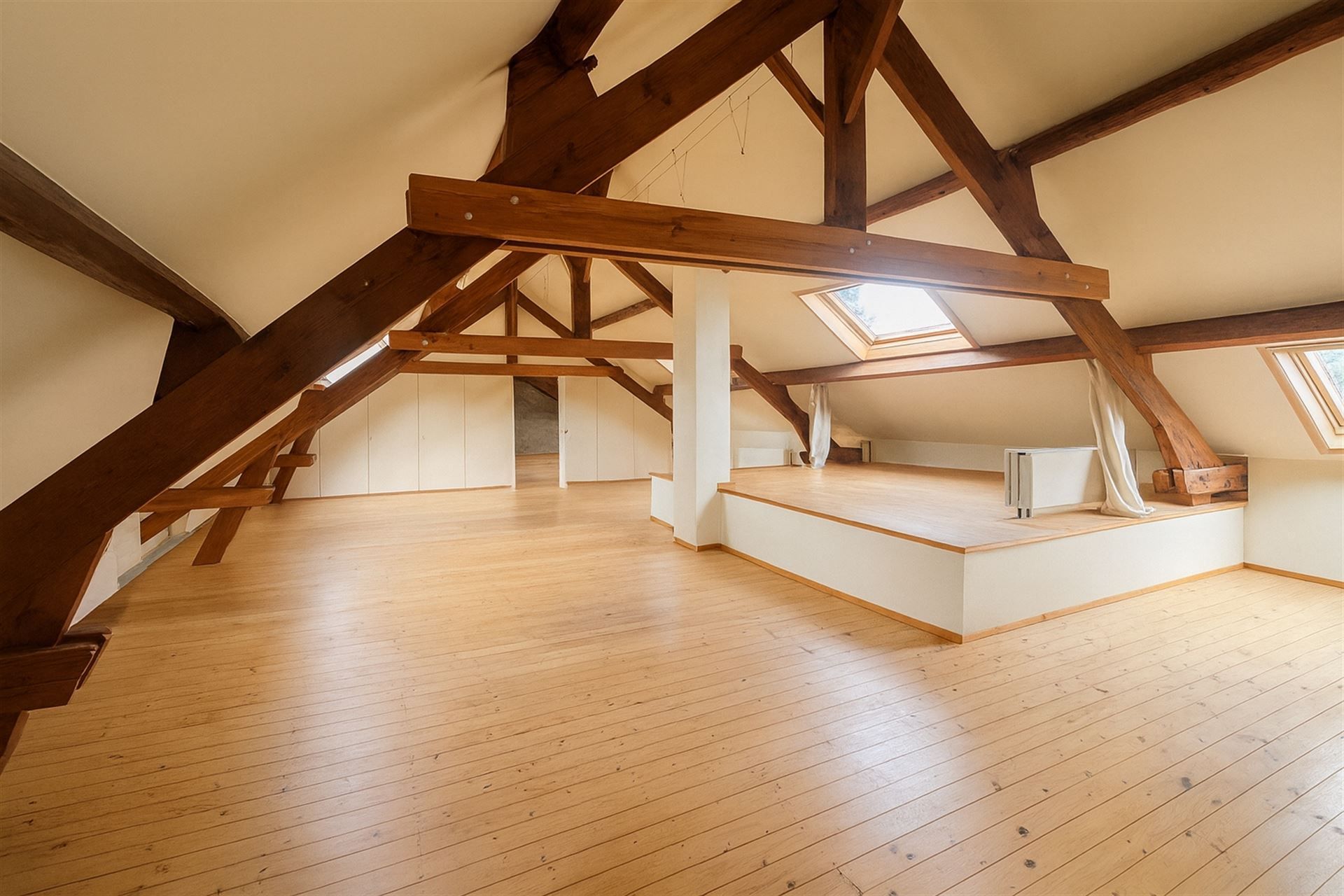 Ruime villa met extra woonhuis/praktijk op 4853m²! foto 13