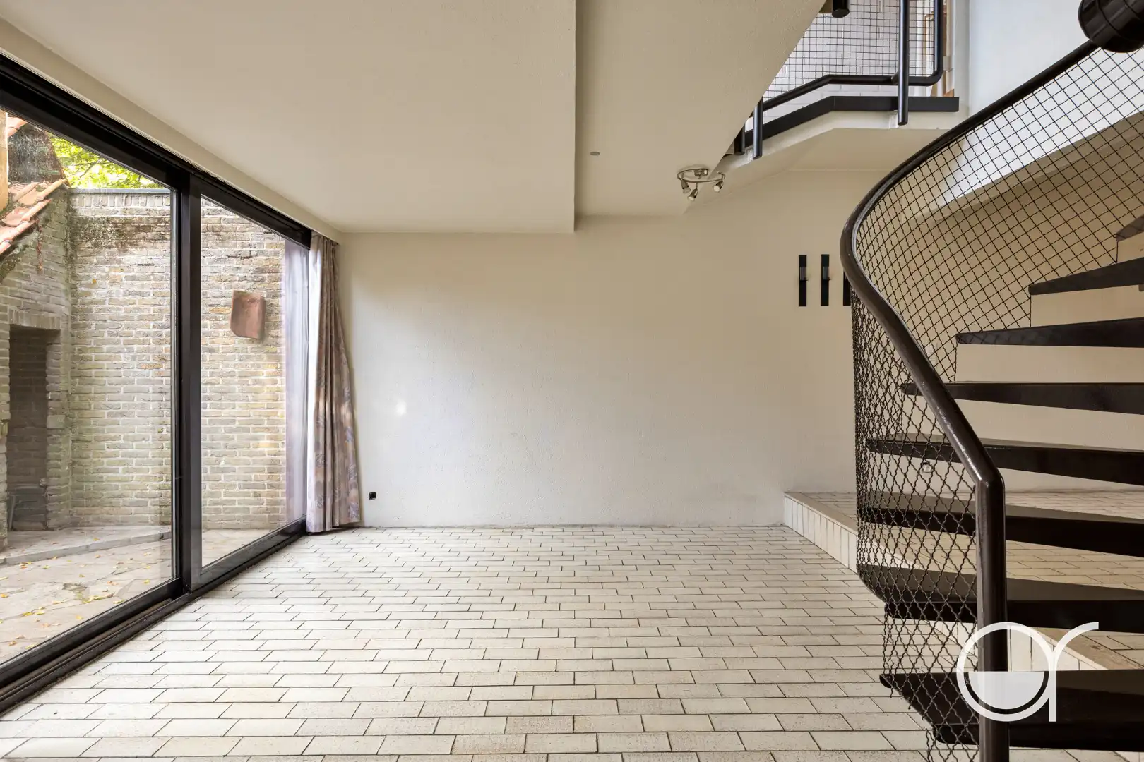 Te renoveren architectenwoning met karakter, koertje en dakterras in Bottelare foto 8