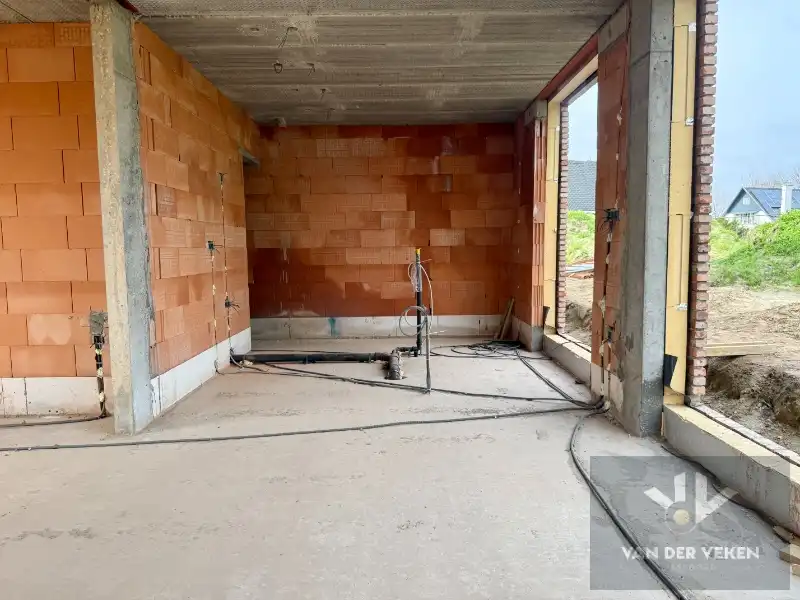 Moderne halfopen nieuwbouwwoning met 4 slaapkamers en 2 badkamers met carport foto 9