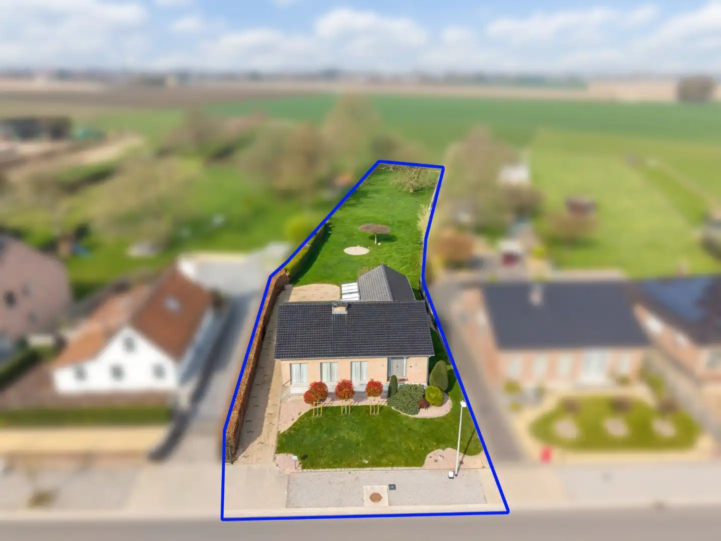 Zeer goed onderhouden gelijkvloerse gezinswoning op een riant perceel van 19a75ca op een rustige locatie te Schalkhoven, een deelgemeente van Hoeselt.  foto 4