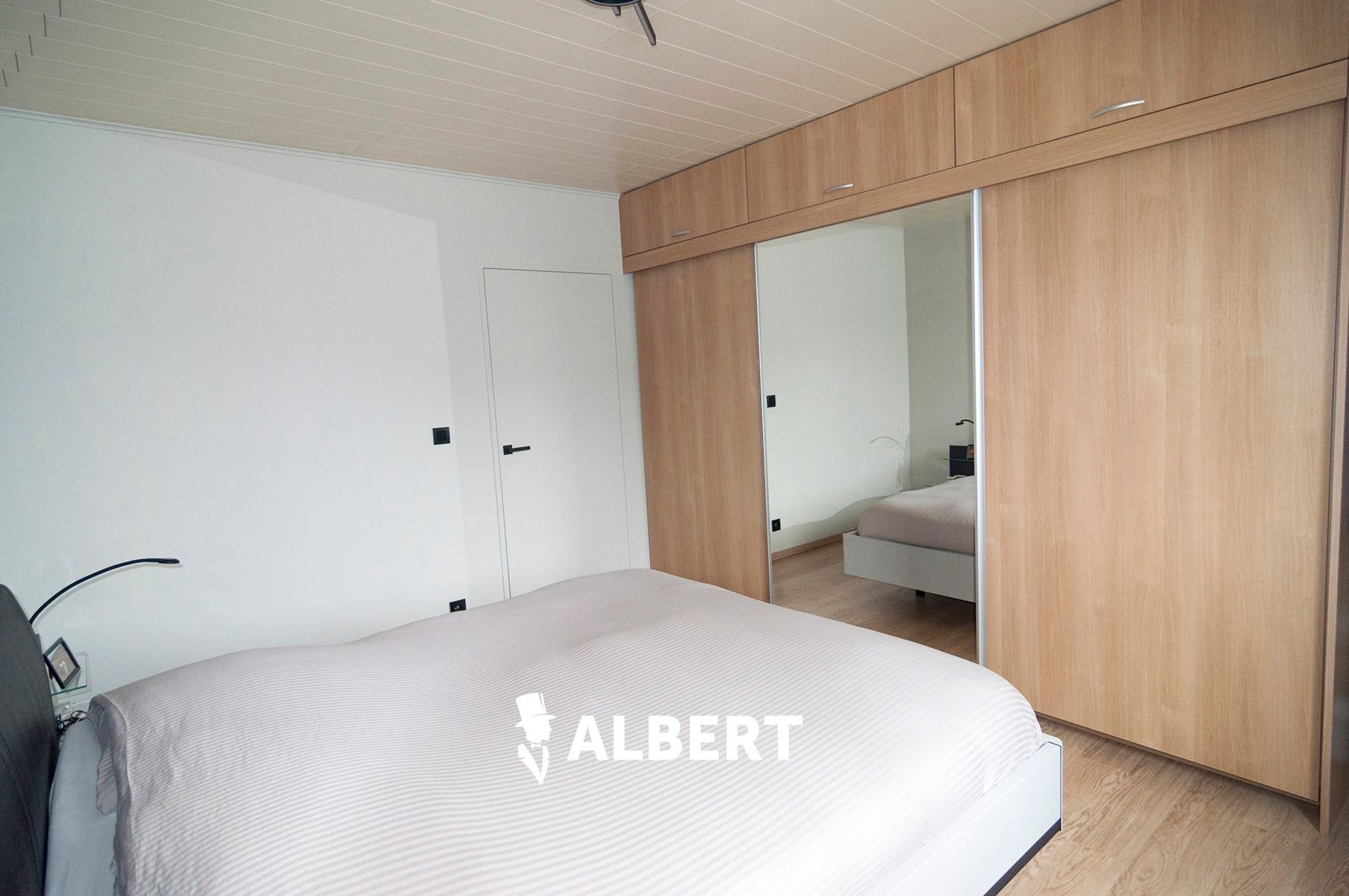 Instapklare woning met grote tuin en garage/magazijnruimte foto 19