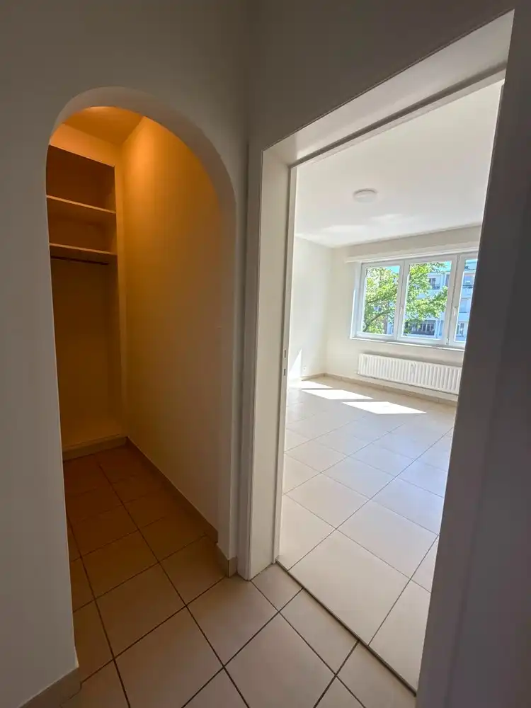 Mooi, gerenoveerd twee-slaapkamerappartement op het tweede verdiep foto 6