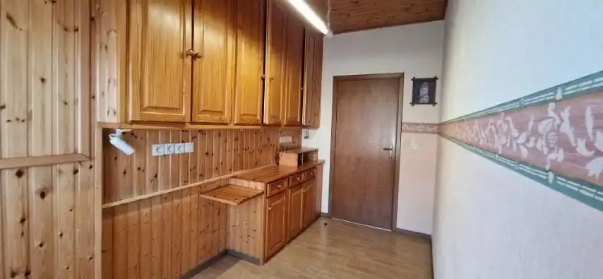 Ruime BUNGALOW open bebouwing,  met 2 slaapkamers, grote zolder, mooie tuin en aparte garage op 9 are 97 ca. foto 32