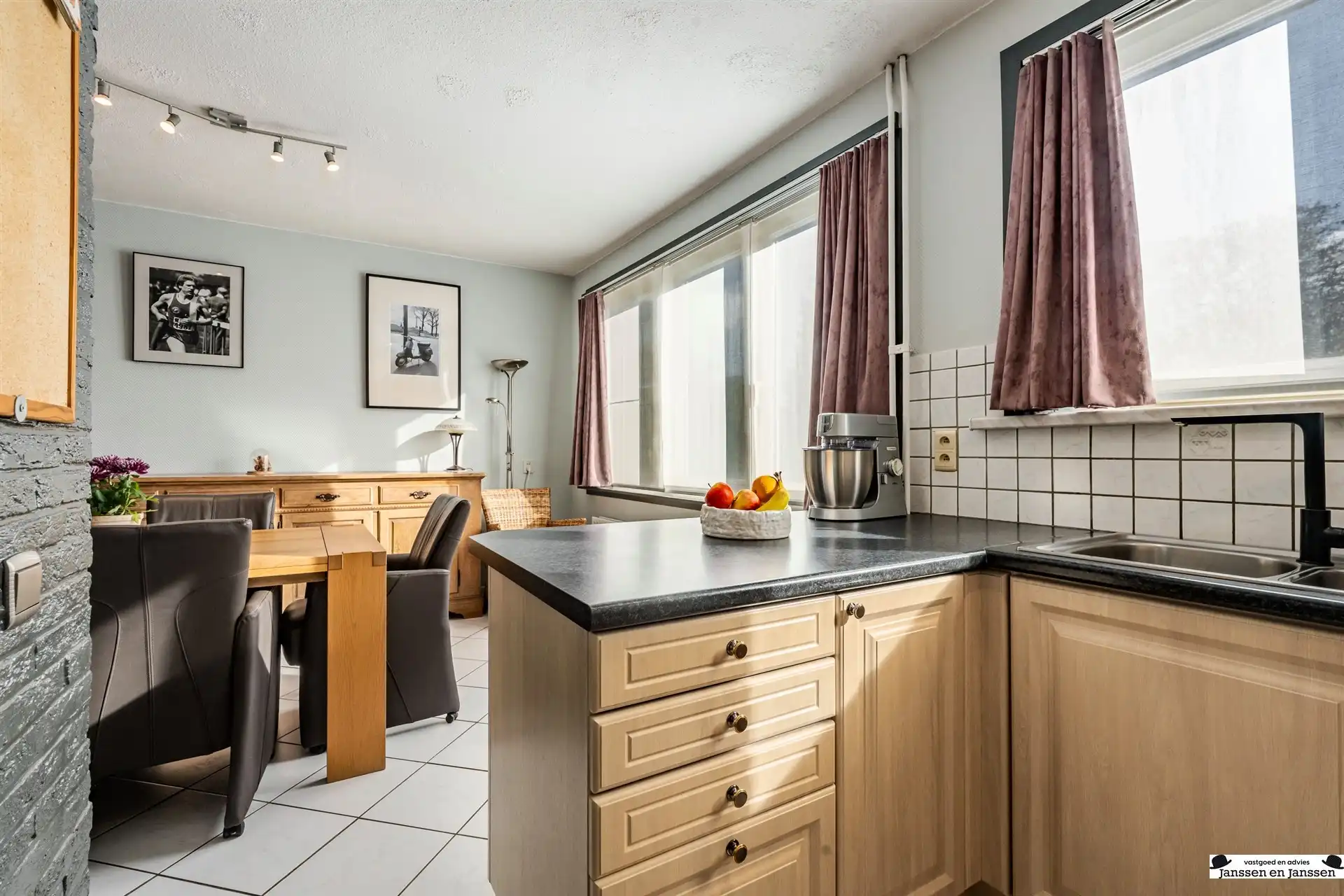 Instapklare bel-etage met 3 à 4 en twee garages! foto 9