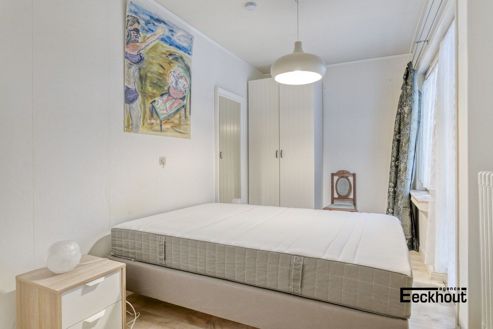 Ruim en lichtrijk appartement aan het gezellige 'Visserspleintje' in hartje Oostende foto 8