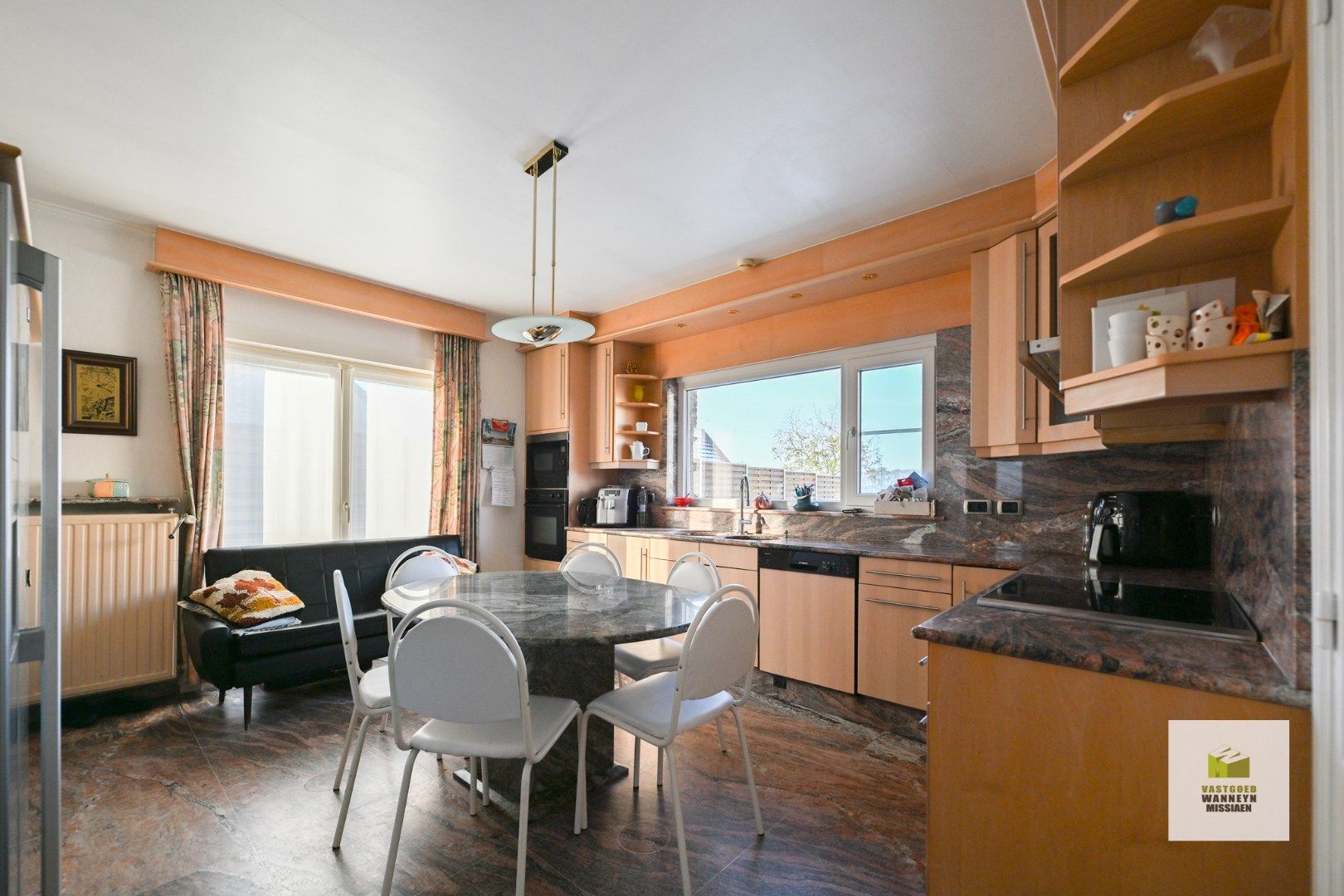 Ruime woning met 5 slaapkamers, groot bijgebouw (100m2) en landelijke vergezichten foto 8