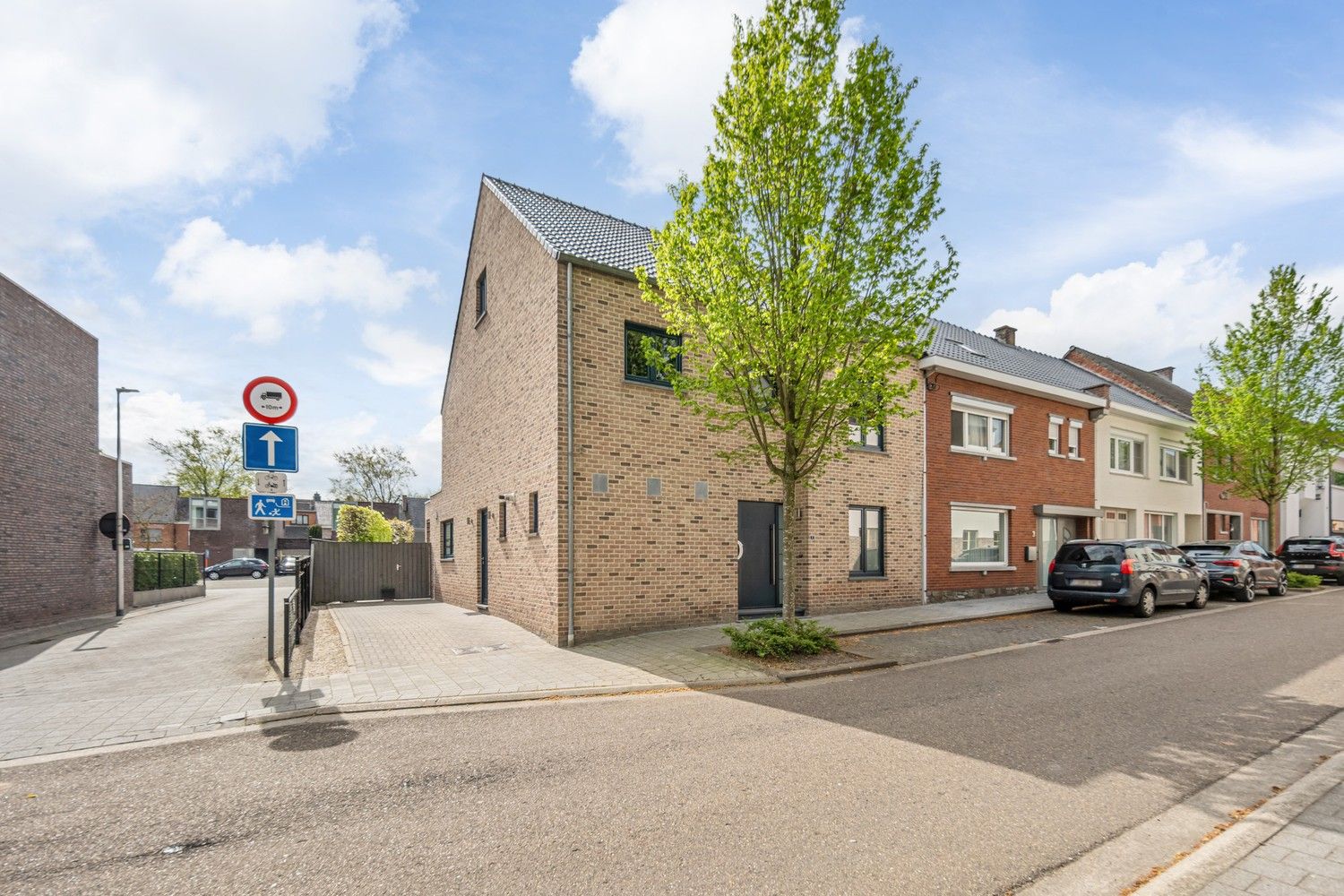 Ruime en comfortabele gezinswoning met 3 slaapkamers op perceel van meer dan 5a in het centrum van Bree foto 5