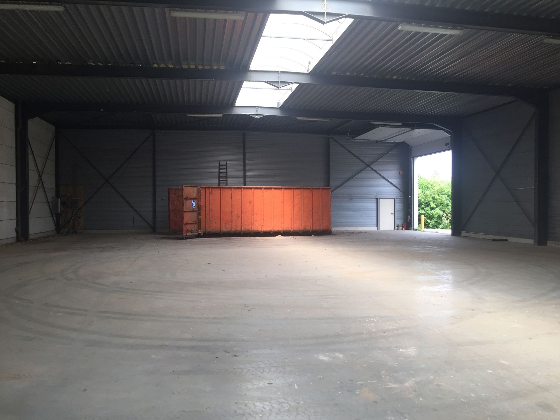 Magazijn Unit C - 880m² met kantoren te huur foto 4