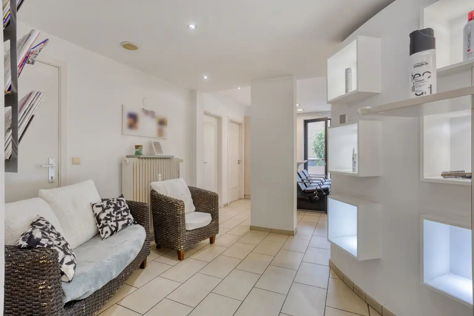 Goed gelegen commercieel pand met kelders foto 6