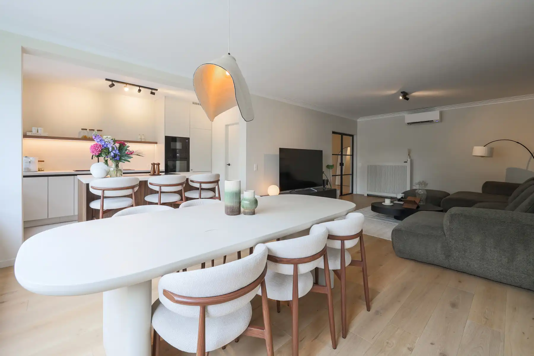 Prachtig appartement met 3 slaapkamers en terras foto {{pictureIndex}}