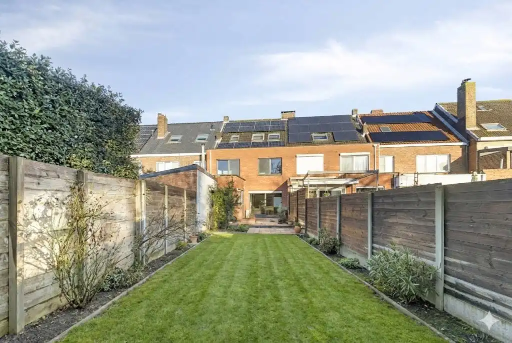 Ruime gezinswoning met 5 slaapkamers te koop in Brugge foto 5