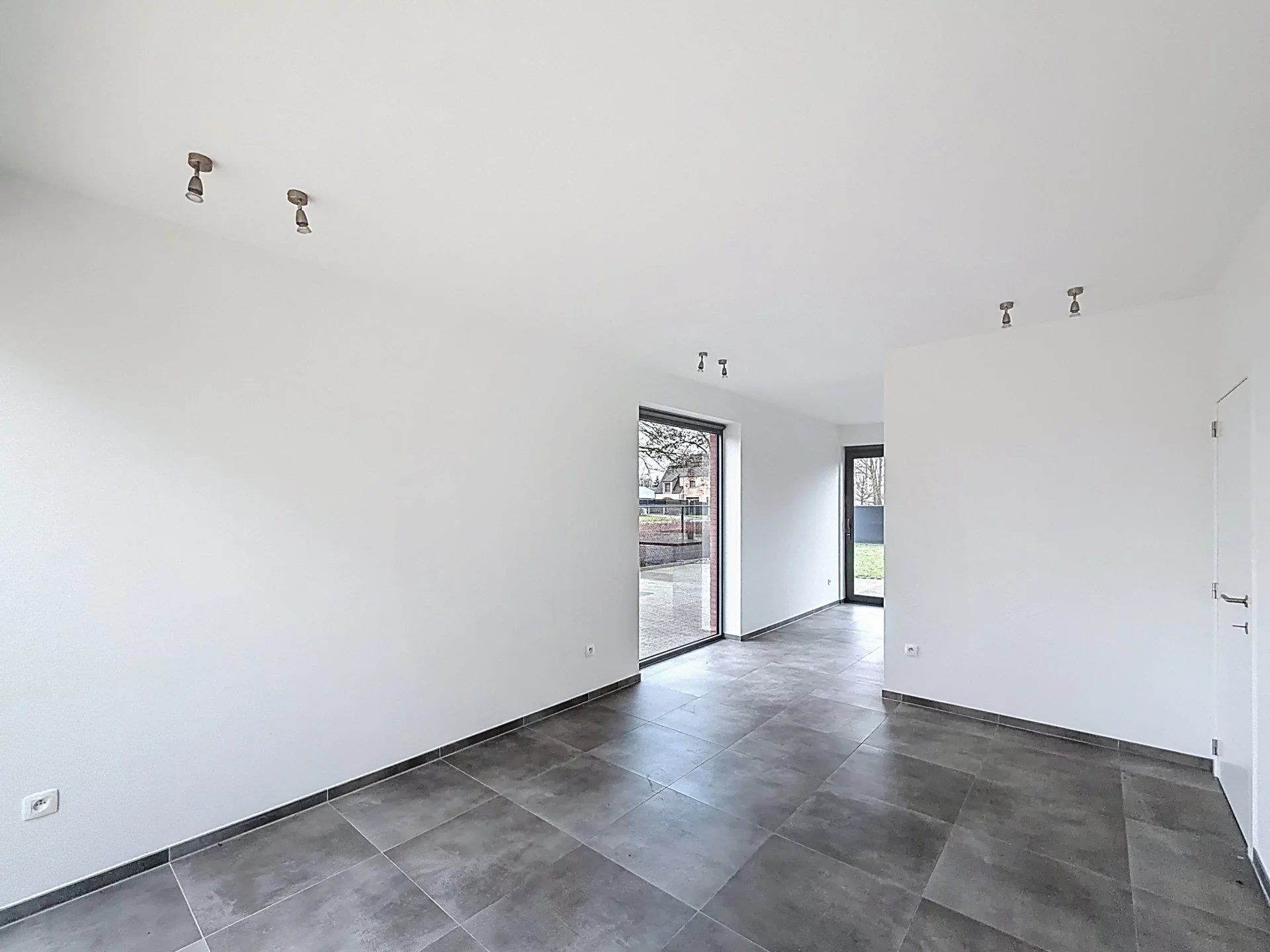 Energiezuinige woning met 3 slaapkamers en tuin. foto 2