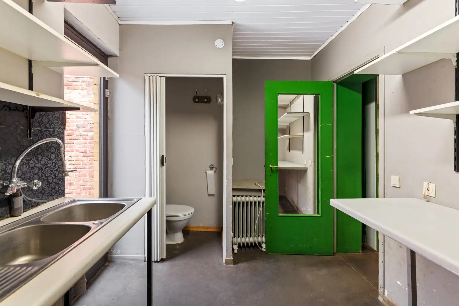 Handelshuis met 2 handelsruimtes en appartement in het hart van Wommelgem. foto 13