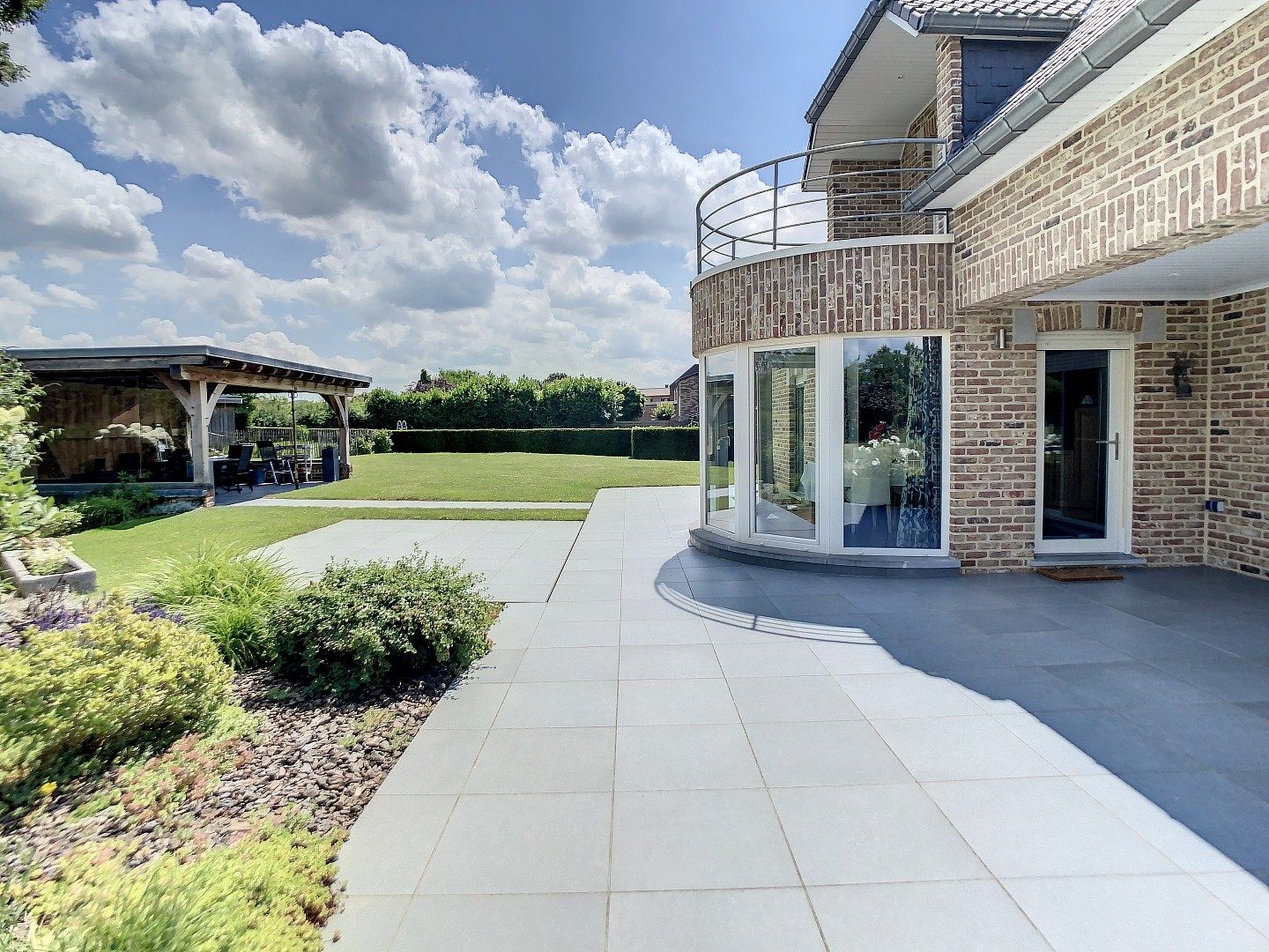 Prachtige woning met 5 slaapkamers, bureau, kelder, garage en tuin te 's Gravenvoeren foto 22