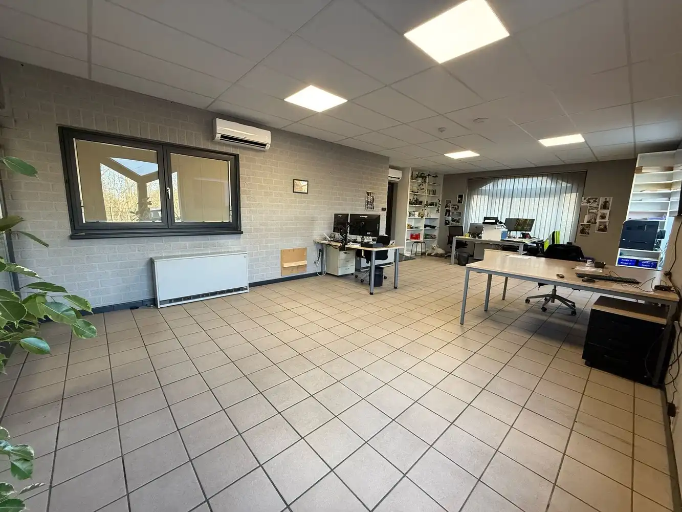 Bedrijfshal met kantoorruimte op uitstekende locatie te Lanaken! foto 5