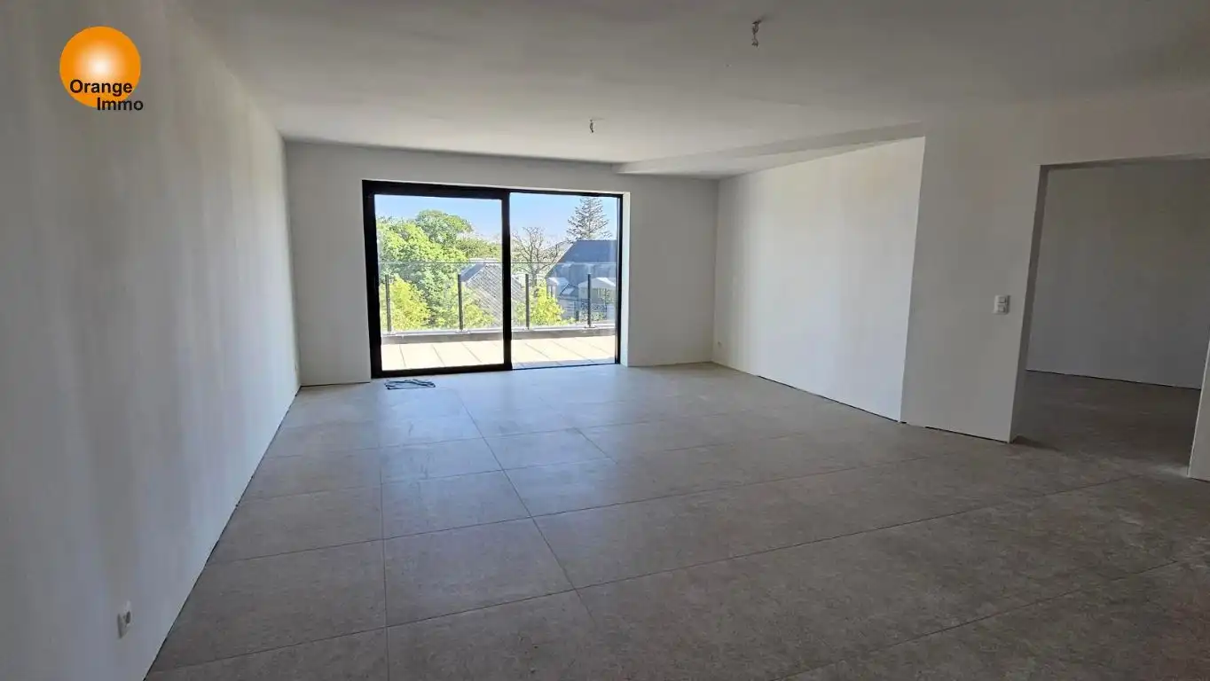 Nieuwbouwappartement met één slaapkamer gelegen in het commercieel en bruisend centrum van Eisden. Een appartement voor wie wil wonen in een gezellig en comfortabel complex voorzien van tal van faciliteiten. foto 3