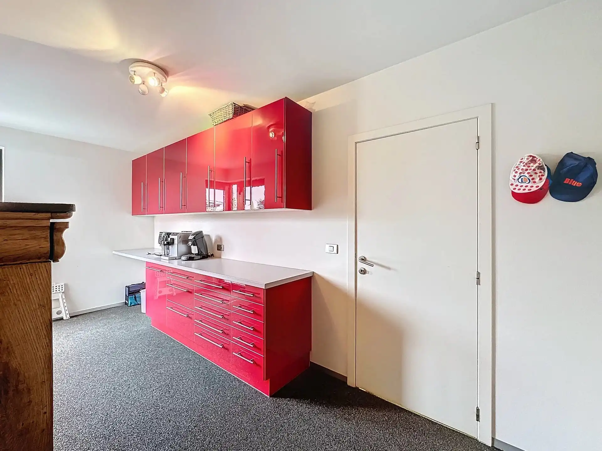 Unieke moderne woning met een dubbele bestemming op een perceel van 29a24ca. foto 49