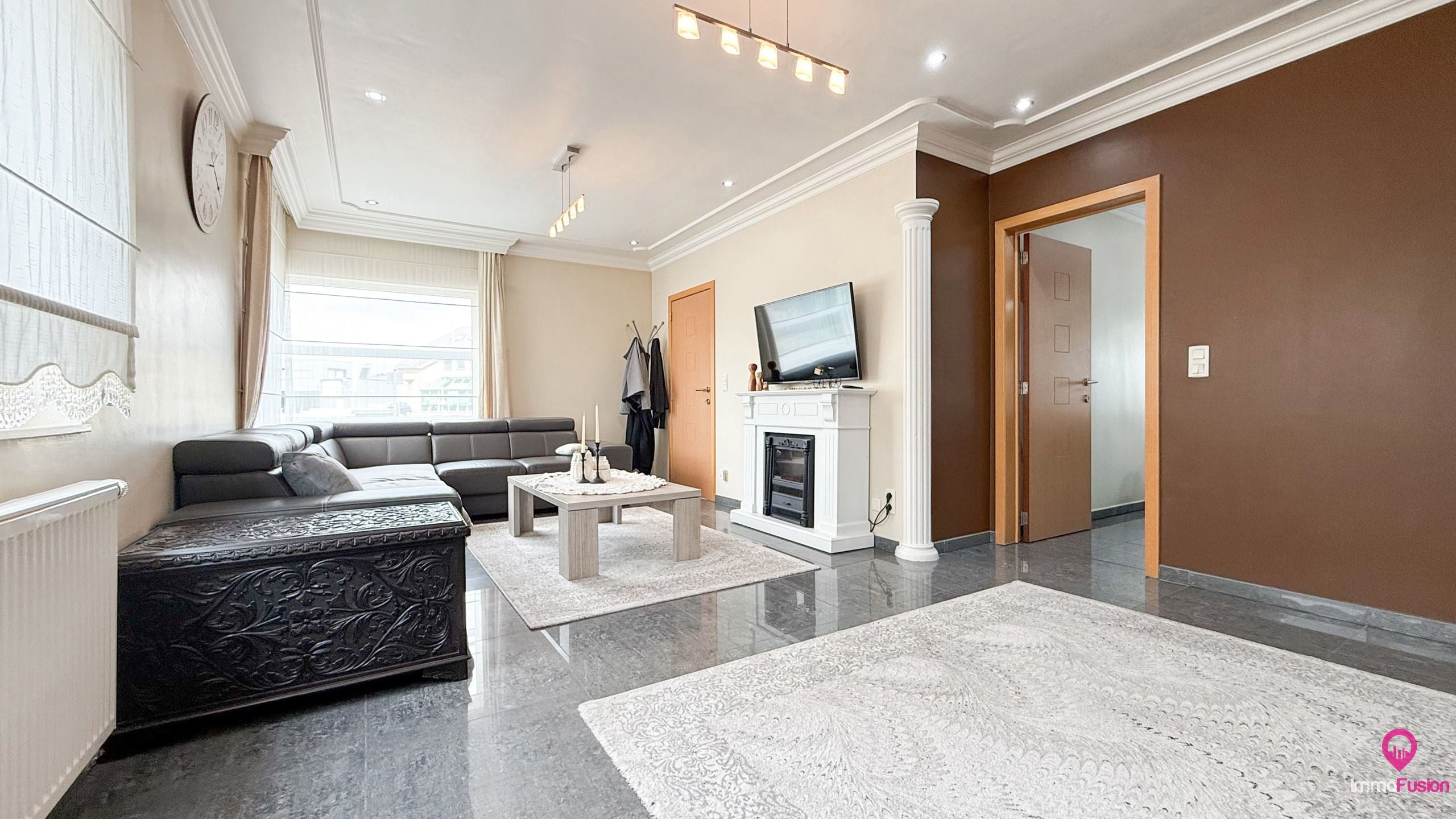 Ruime woning van 285m² met 5 slpks en apart bureel ruimte!  foto 3