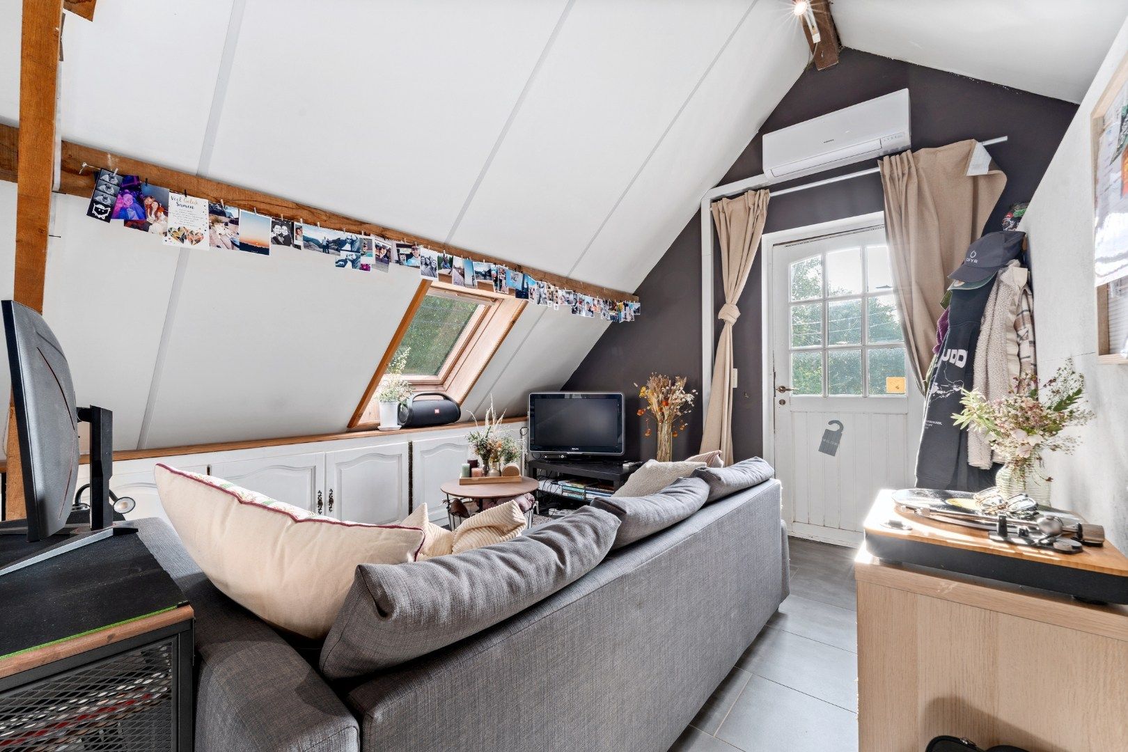 Handelspand met karakter aan het kanaal foto 21