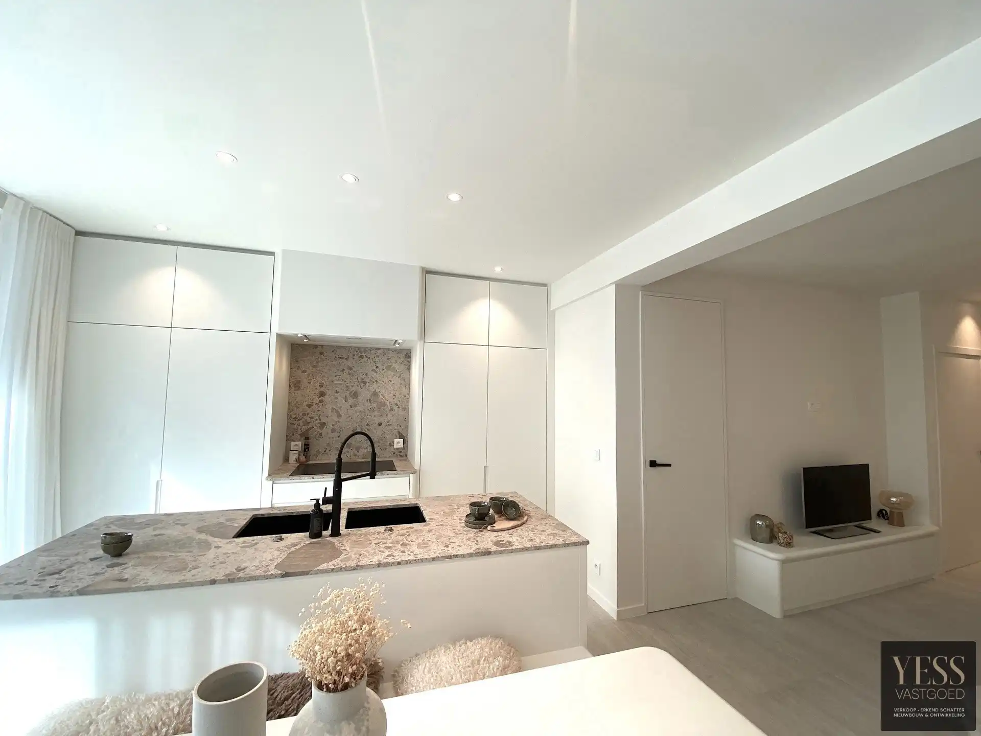 Exclusief gerenoveerd gelijkvloers appartement in Knokke! foto 10