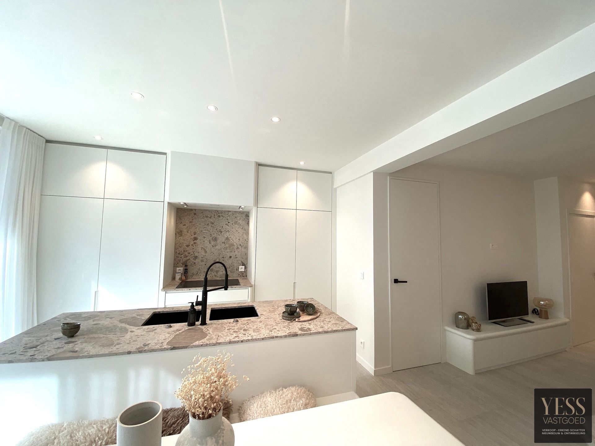 Exclusief gerenoveerd gelijkvloers appartement in Knokke! foto 10