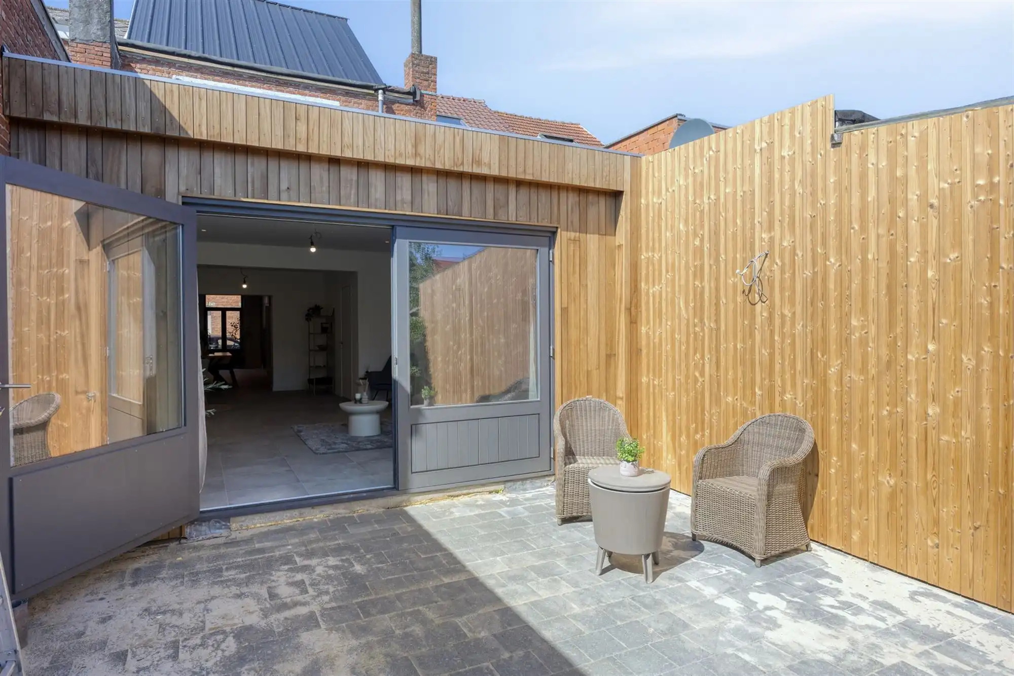 Volledig vernieuwde woning met 4 grote slaapkamers en tuin foto 32