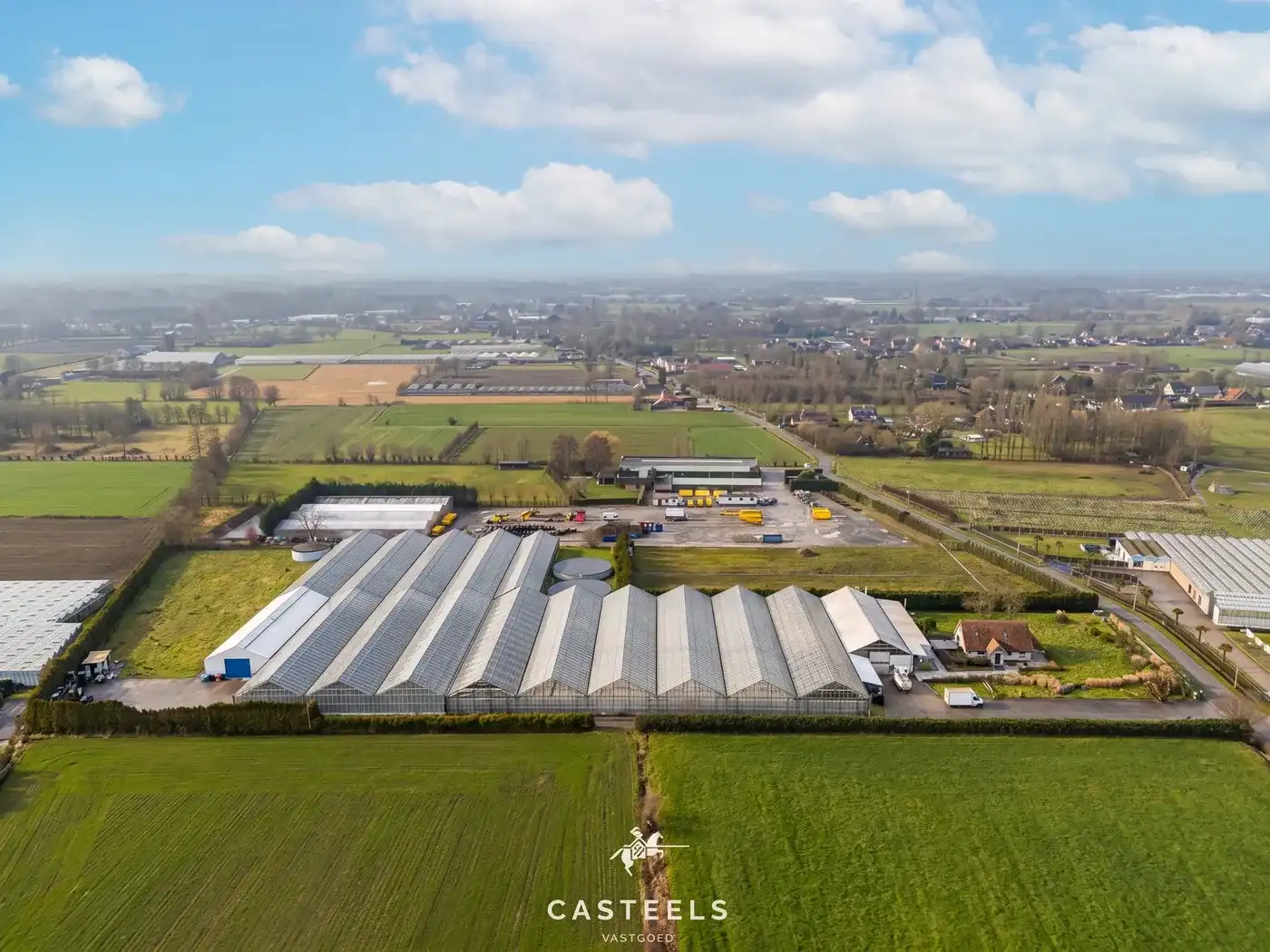 Professionele tuinbouwsite van 1,98 ha met 9.400 m² serres nabij E17 / R4 foto {{pictureIndex}}