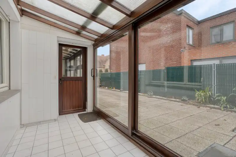HALFOPEN BEBOUWING MET VEEL RENOVATIEPOTENTIEEL EN RUIM DAKTERRAS foto 11