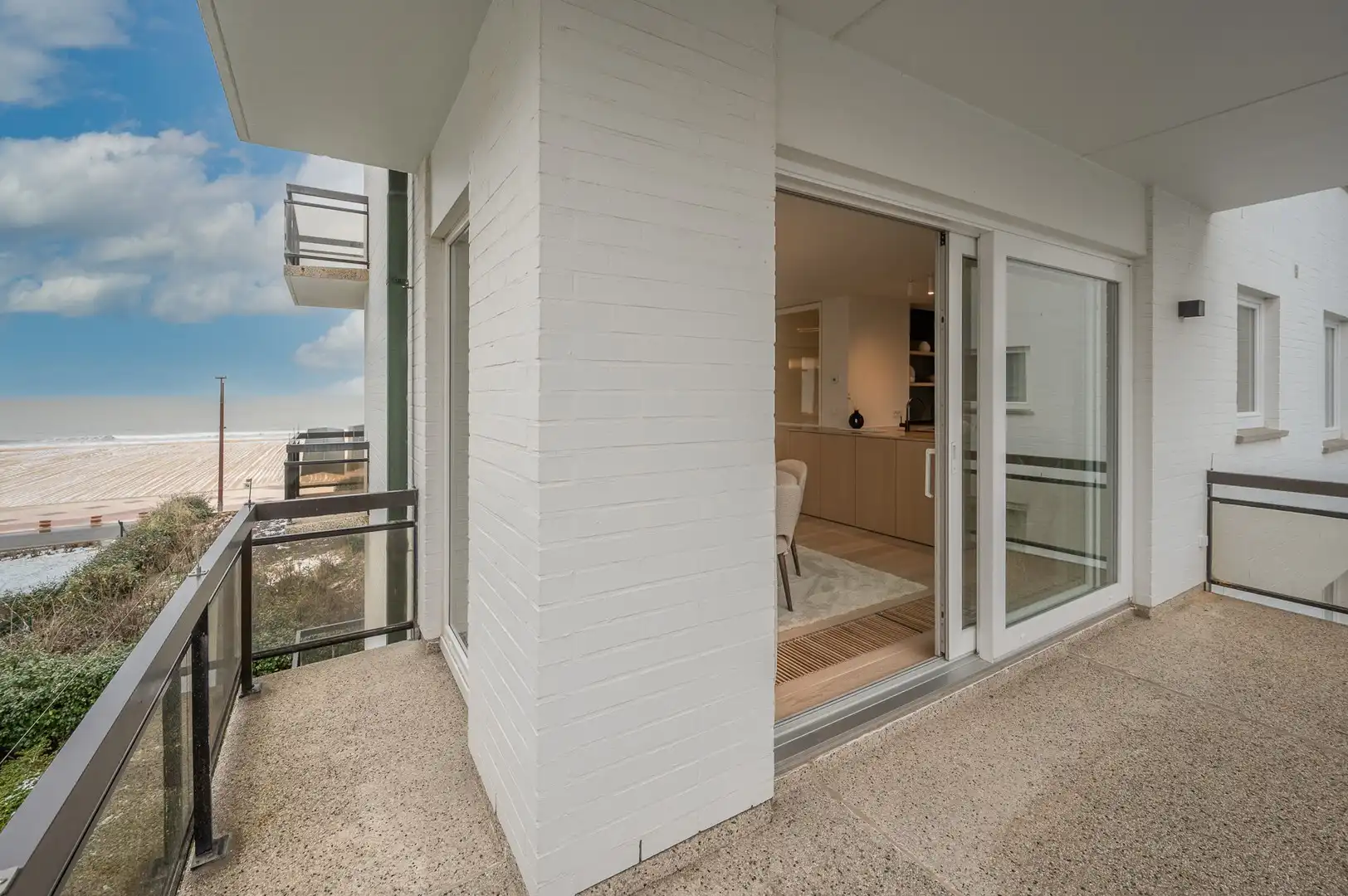 Luxueus gerenoveerd hoekappartement met zeezicht vlakbij de wandeldijk in het Zoute. foto 10