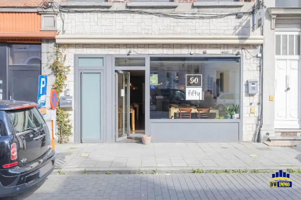 Ingericht en instapklaar restaurant over te nemen in Gent-Centrum foto {{pictureIndex}}