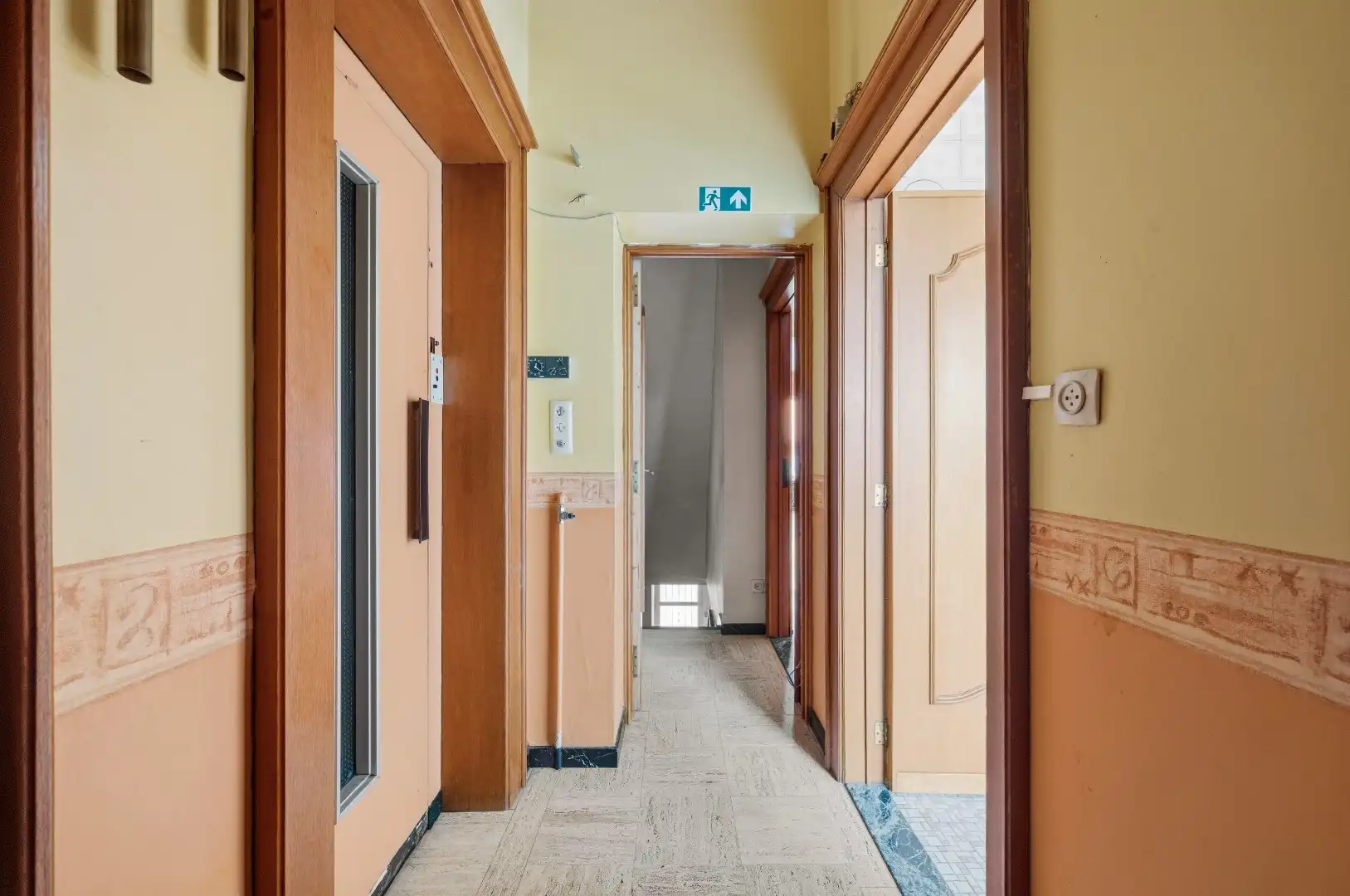 Te renoveren bel-étagewoning op topligging in het centrum van Tienen foto 7