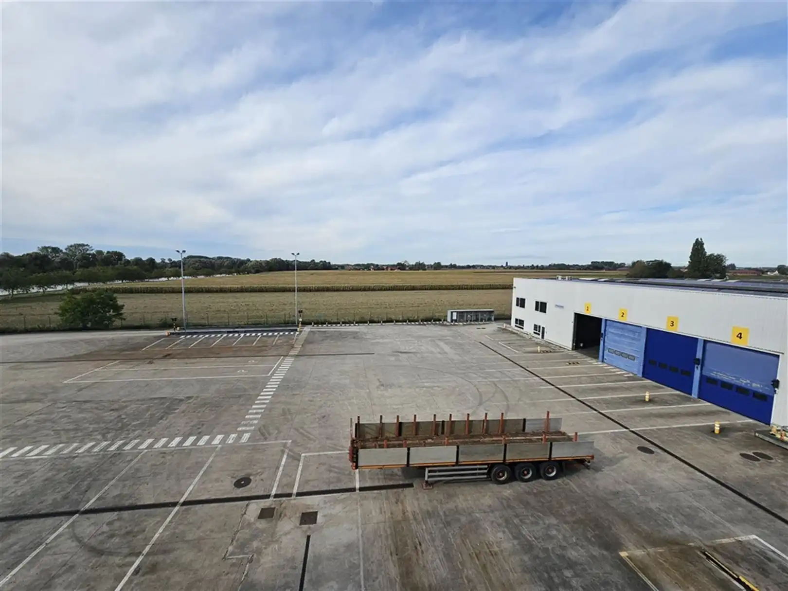 Fabrieksgebouw te Komen foto 6