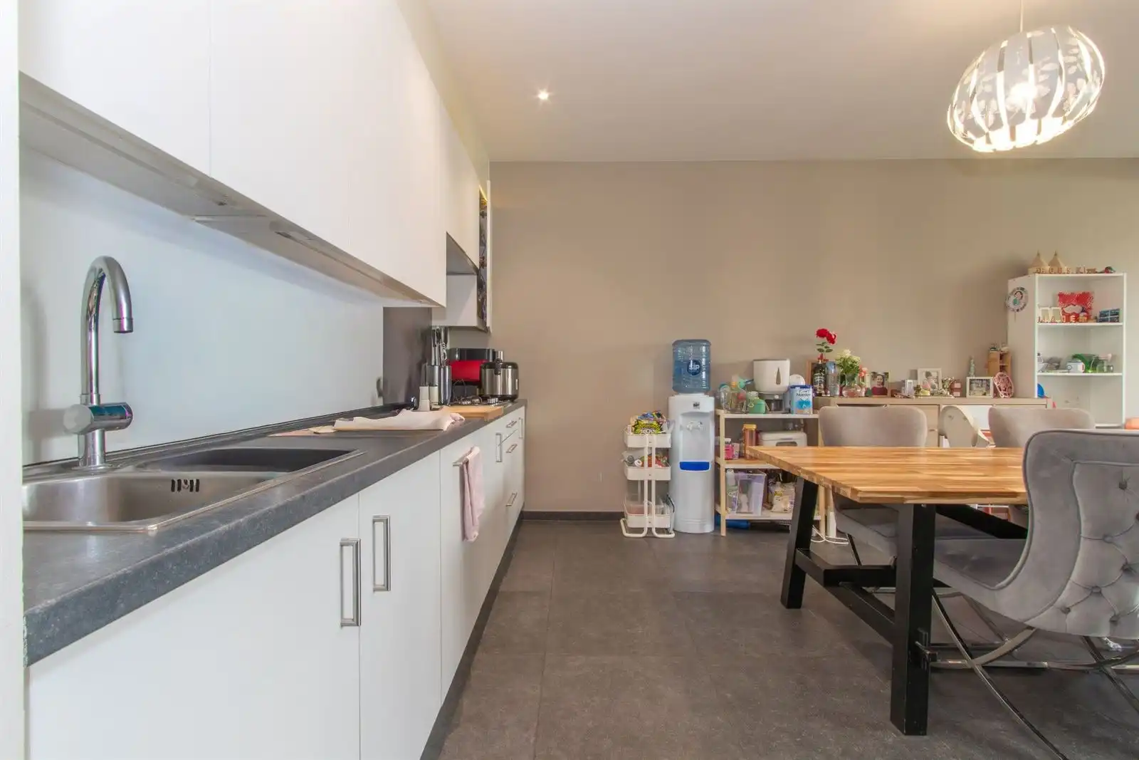 Recent appartement op gelijkvloerse verdieping met 2 slaapkamers, terras en tuin. foto 7
