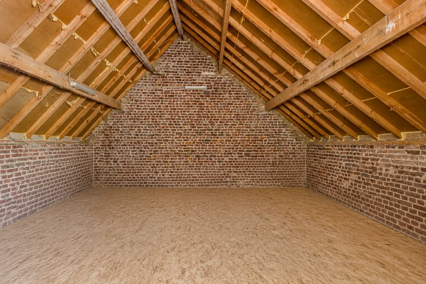 Ruime  gerenoveerde hoeve met werkplaats, zwembad en EPC B foto 24