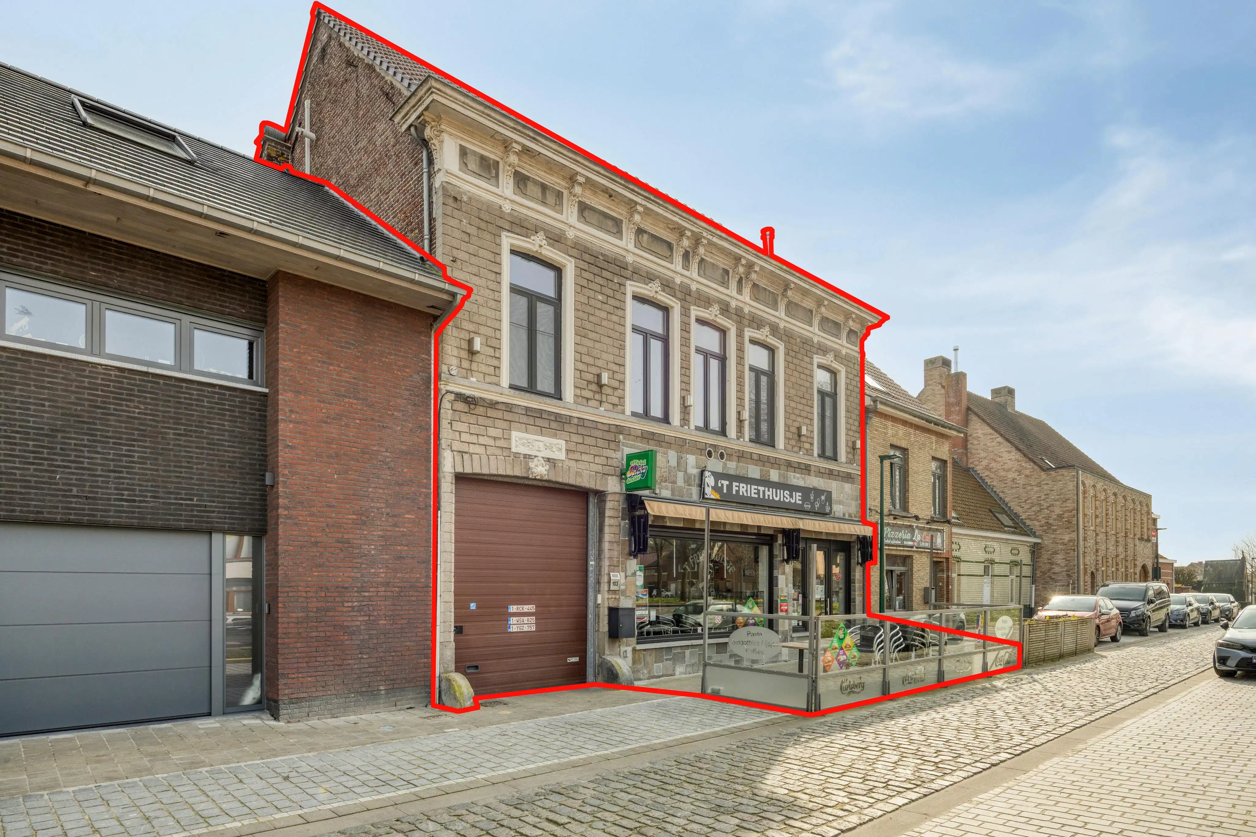 Herenhuis met handelszaak te koop in Kaprijke foto 2