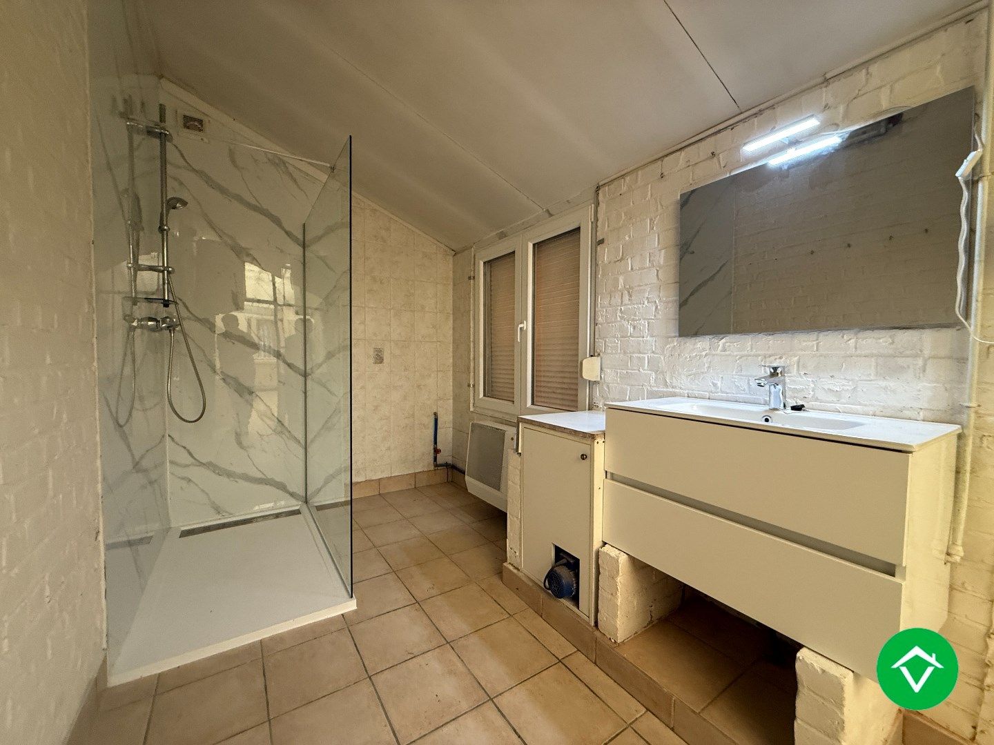 Gezellige rijwoning met 3 slaapkamers en tuin te centrum Roeselare foto 8