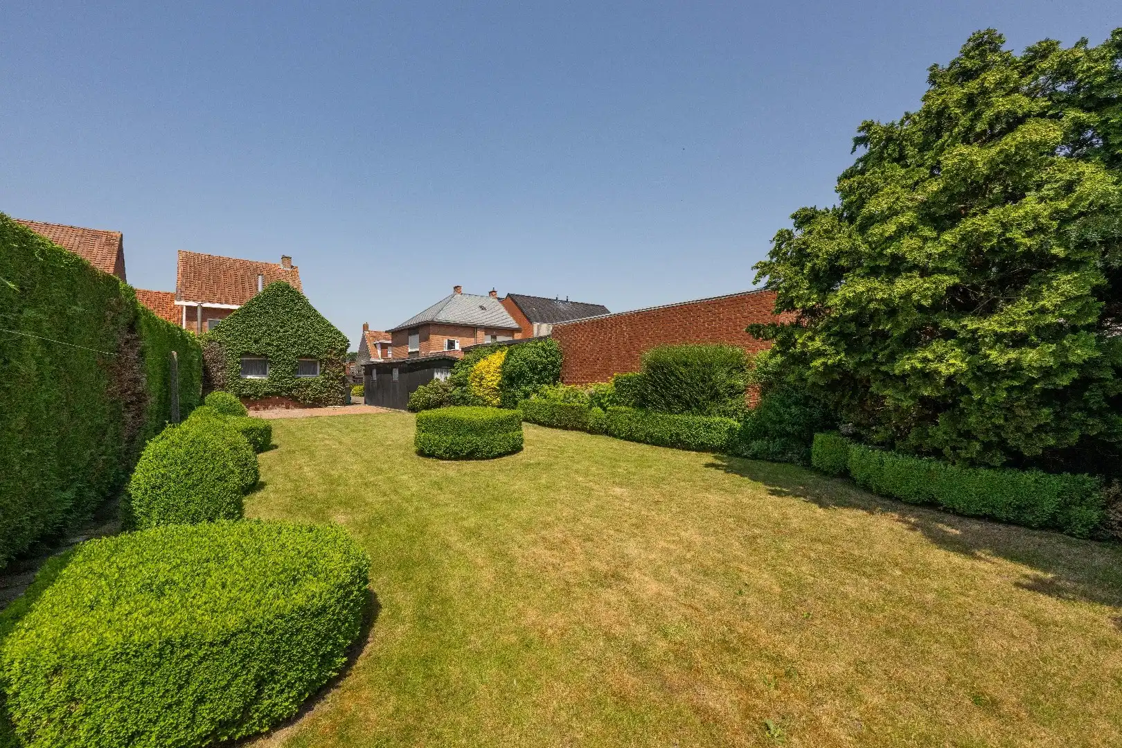 HALF OPEN GEZINSWONING OP 1.190 m² | LANDELIJK ZICHT foto 2