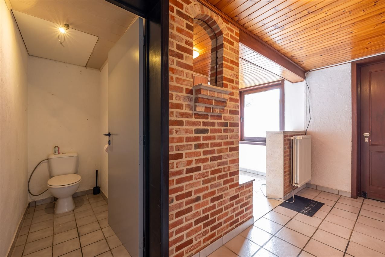 Vrijstaande woning met 3slk op 22a40ca op strategische ligging foto 8